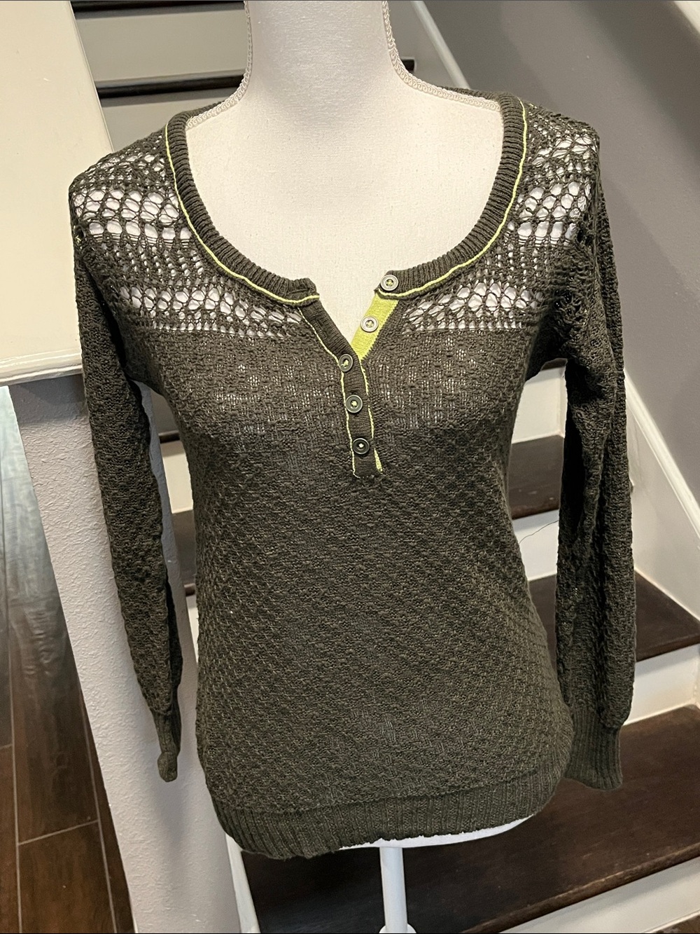 UNIONBAY Moss Green Open Weave Henley Cardigan with Lime Trim. Sz. L Never Worn